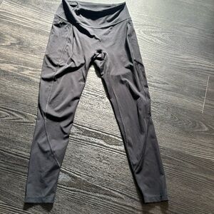 GYM SHARK LEGGINGS (MED)🍍hip pockets🍍